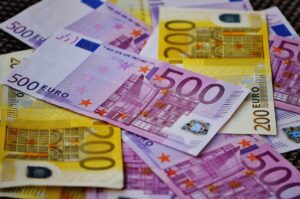 Mądre wydatki podczas wycieczek: Jak zarządzać pieniędzmi podczas zakupów